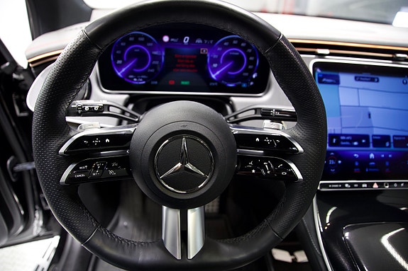 Mercedes-Benz EQE SUV 8 of 15