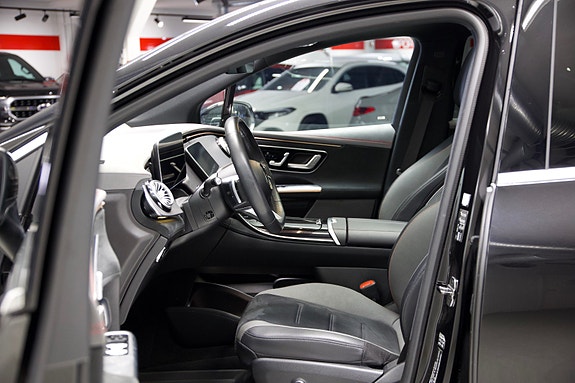 Mercedes-Benz EQE SUV 12 of 15