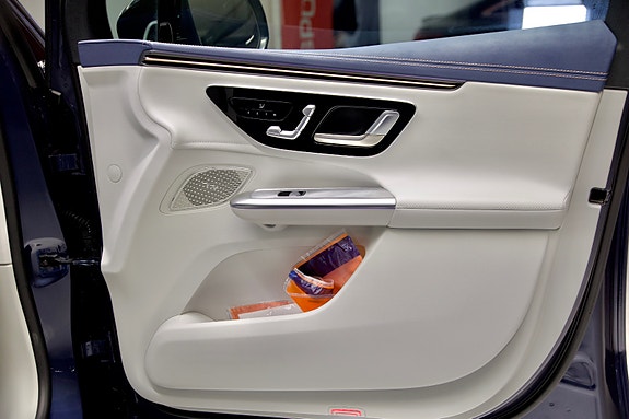 Mercedes-Benz EQE SUV 26 of 29