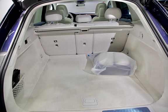 Mercedes-Benz EQE SUV 27 of 29