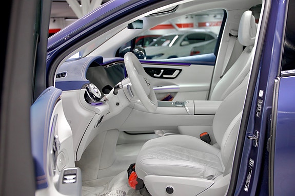 Mercedes-Benz EQE SUV 10 of 29