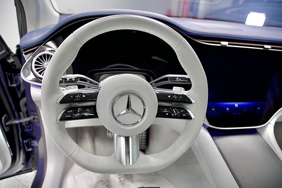 Mercedes-Benz EQE SUV 12 of 29