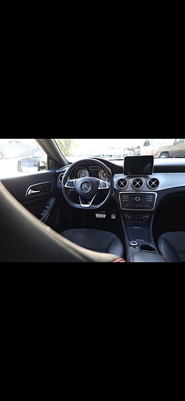Mercedes-Benz CLA180 6 of 11