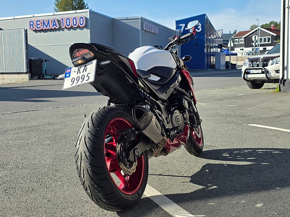Suzuki GSX-S 750 5 of 9