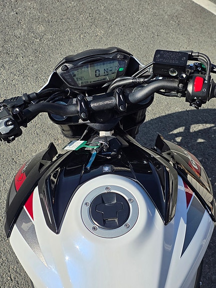 Suzuki GSX-S 750 8 of 9