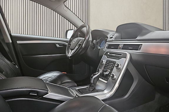 Volvo XC70 11 of 30