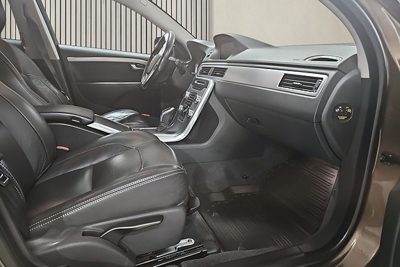 Volvo XC70 17 of 30