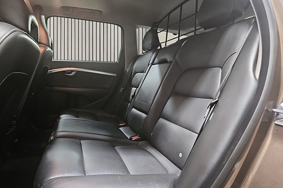 Volvo XC70 16 of 30