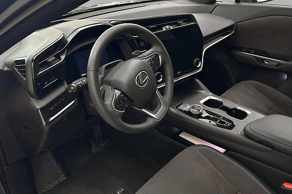 Lexus RZ450e 10 of 21