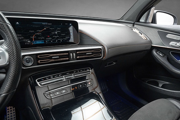 Mercedes-Benz EQC400 12 of 30