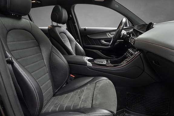 Mercedes-Benz EQC400 27 of 30