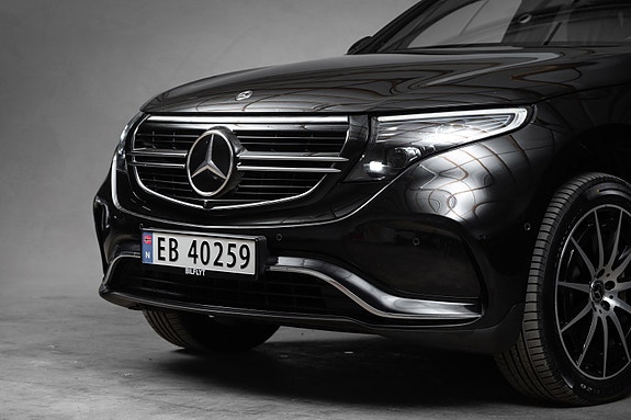 Mercedes-Benz EQC400 8 of 30