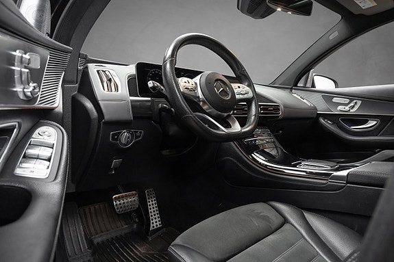 Mercedes-Benz EQC400 17 of 30