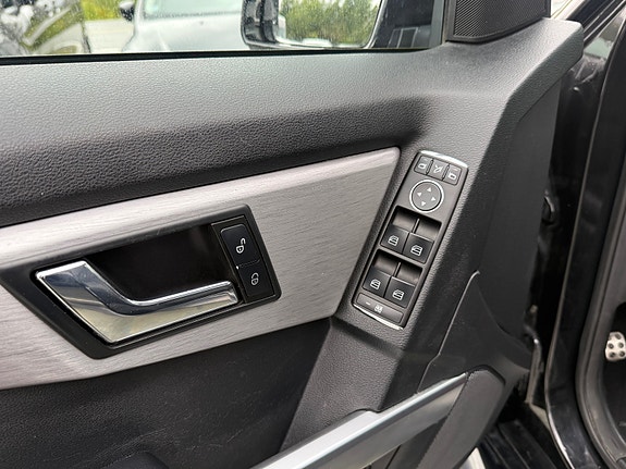 Mercedes-Benz GLK220 10 of 23