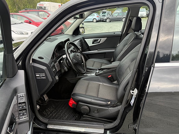 Mercedes-Benz GLK220 9 of 23