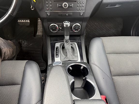 Mercedes-Benz GLK220 16 of 23