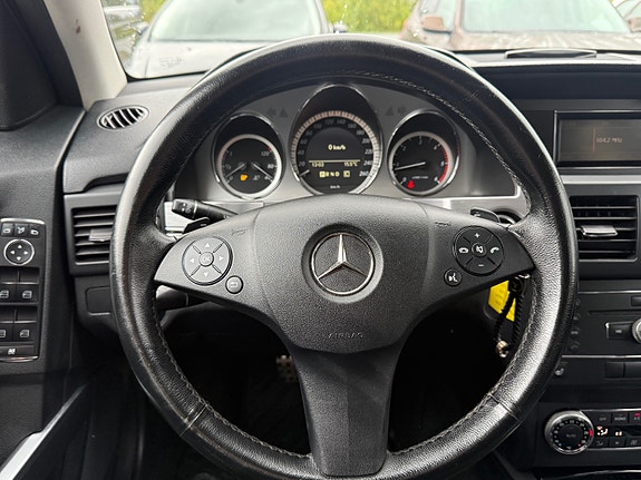 Mercedes-Benz GLK220 12 of 23