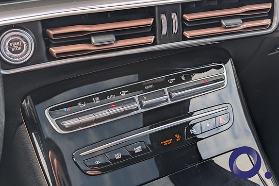 Mercedes-Benz EQC400 18 of 20