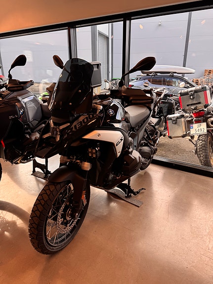 BMW R1300 GS Arctic Edition 2 of 3