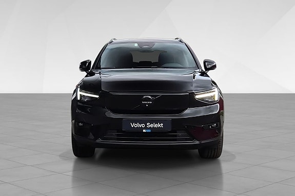 Volvo EX40 2 of 18