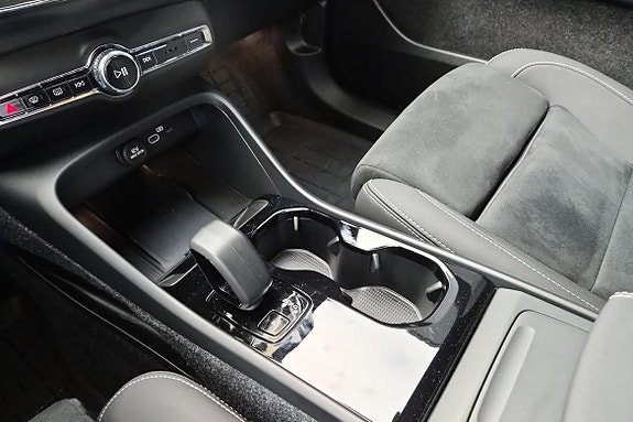 Volvo EX40 16 of 18