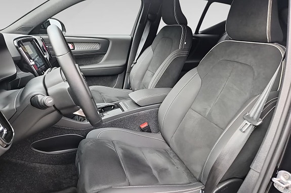 Volvo EX40 10 of 18