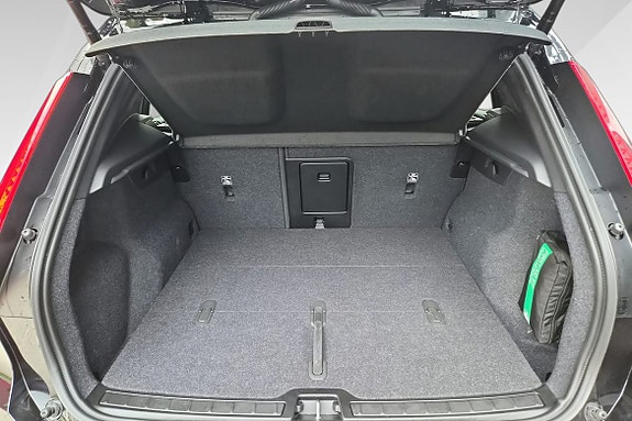 Volvo EX40 7 of 18