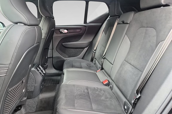 Volvo EX40 17 of 18