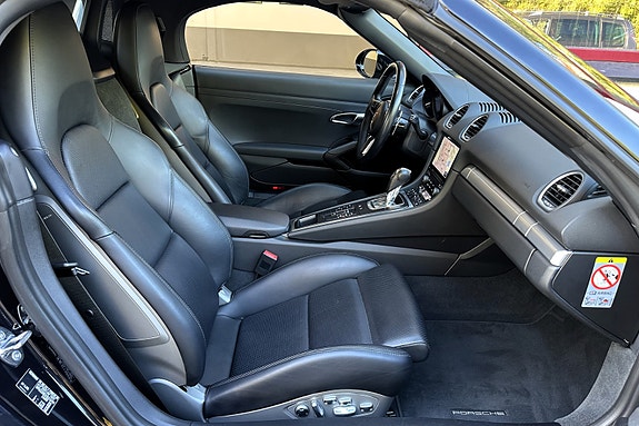 Porsche 718 Boxster 12 of 30