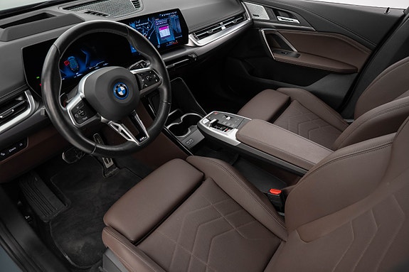 BMW iX1 8 of 30