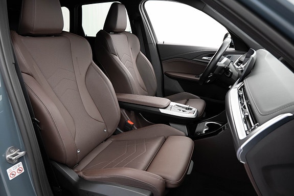 BMW iX1 14 of 30