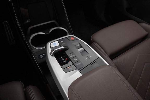 BMW iX1 21 of 30
