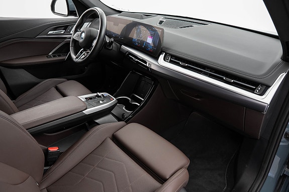 BMW iX1 12 of 30