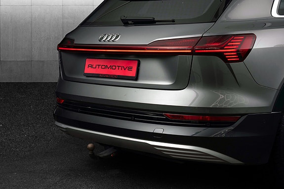 Audi e-tron 7 of 30