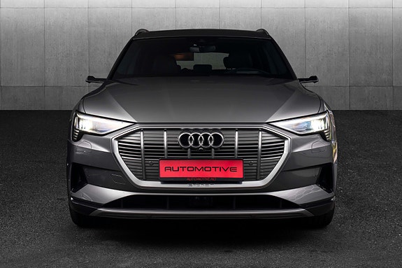 Audi e-tron 4 of 30
