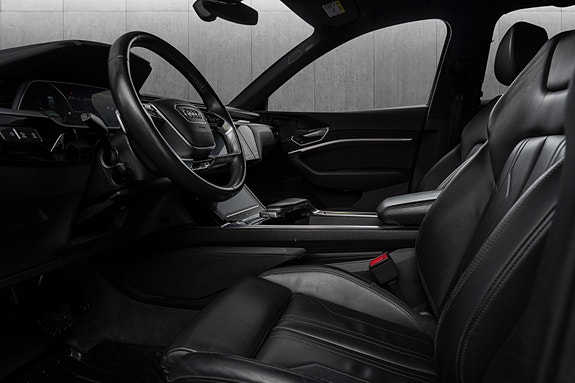 Audi e-tron 24 of 30
