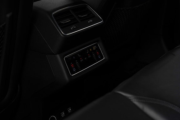 Audi e-tron 27 of 30