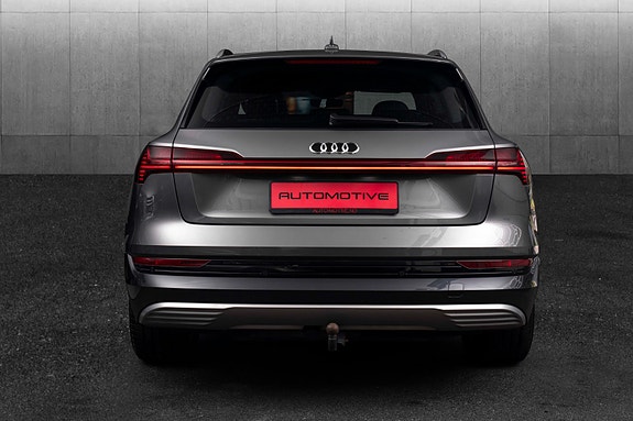 Audi e-tron 8 of 30