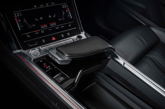 Audi e-tron 14 of 30