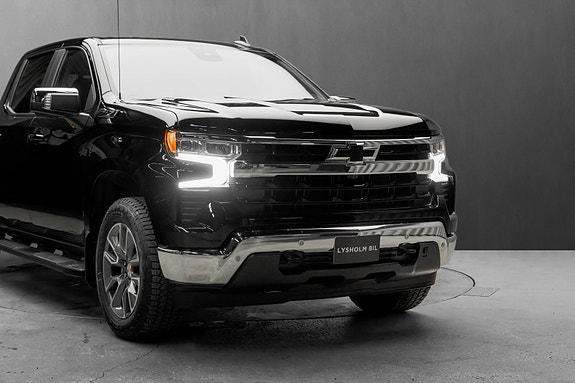 Chevrolet Silverado 1500 2 of 25