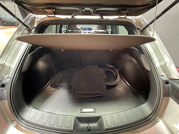 Lexus UX300e 25 of 26
