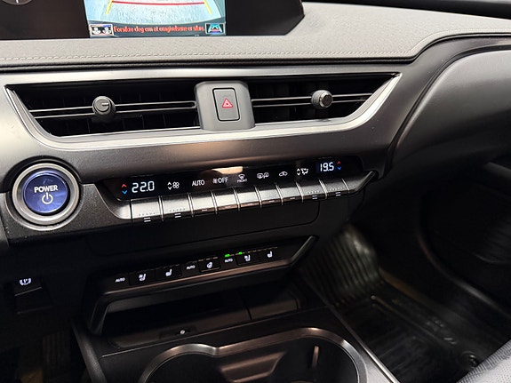 Lexus UX300e 20 of 26