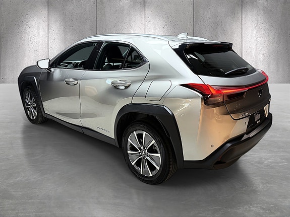 Lexus UX300e 5 of 26