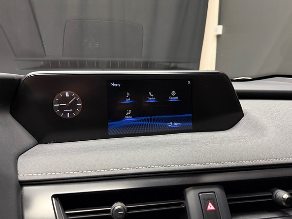 Lexus UX300e 14 of 26