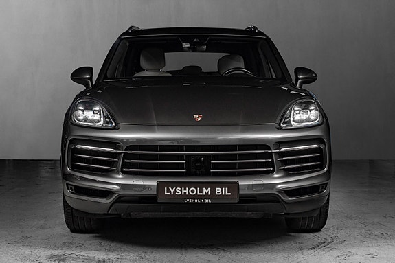 Porsche Cayenne 3 of 30