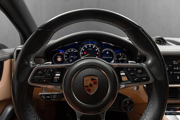 Porsche Cayenne 23 of 30