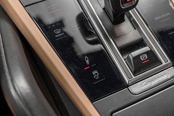 Porsche Cayenne 17 of 30