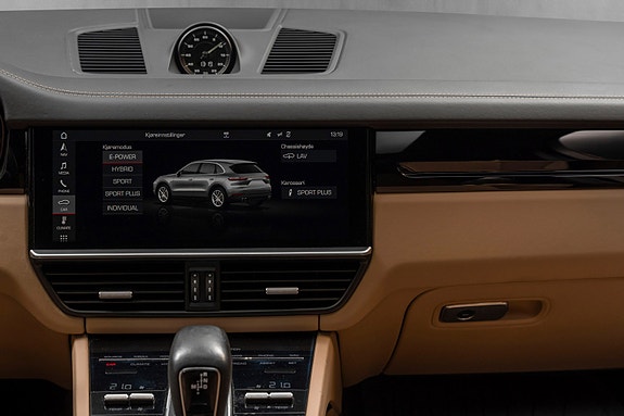 Porsche Cayenne 28 of 30