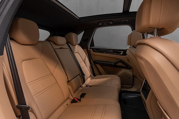 Porsche Cayenne 15 of 30
