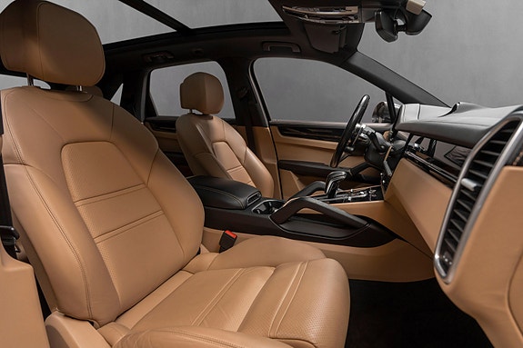 Porsche Cayenne 9 of 30
